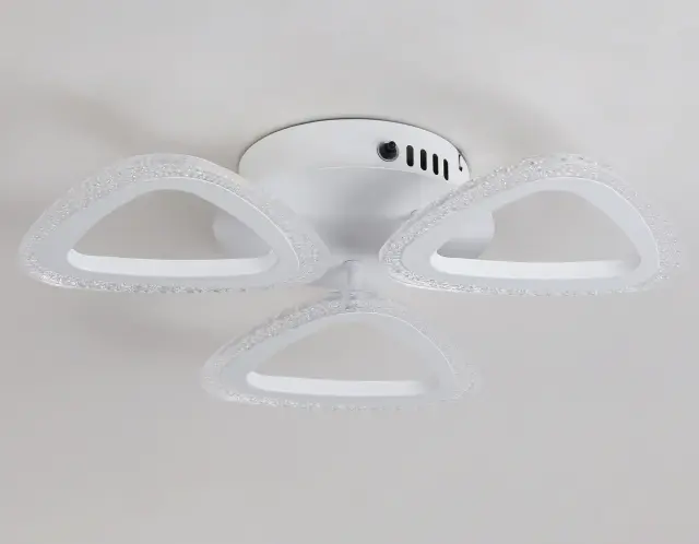 Люстра Ambrella Light FA4508 — белый, ракурс 3