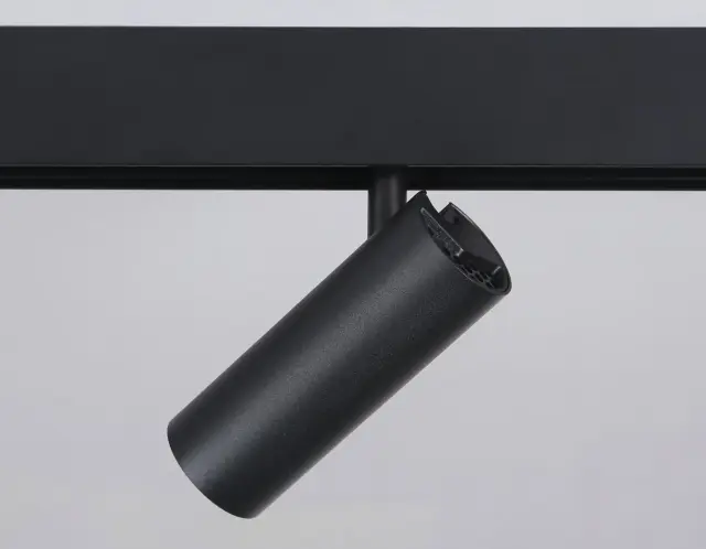 Трековый светильник Ambrella Light GL3823 — черный, ракурс 3