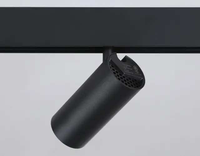Трековый светильник Ambrella Light GL3833 — черный, ракурс 3