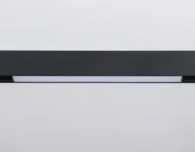 Трековый светильник Ambrella Light GL4004 — черный, ракурс 2
