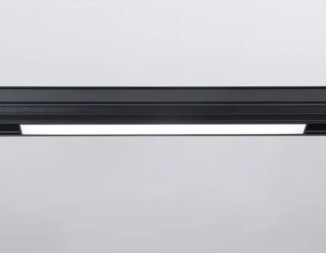 Трековый светильник Ambrella Light GL4004 — черный, ракурс 3
