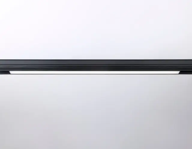 Трековый светильник Ambrella Light GL4011 — черный, ракурс 3