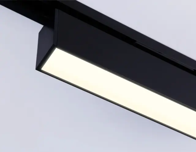 Трековый светильник Ambrella Light GL6765 — черный, ракурс 4