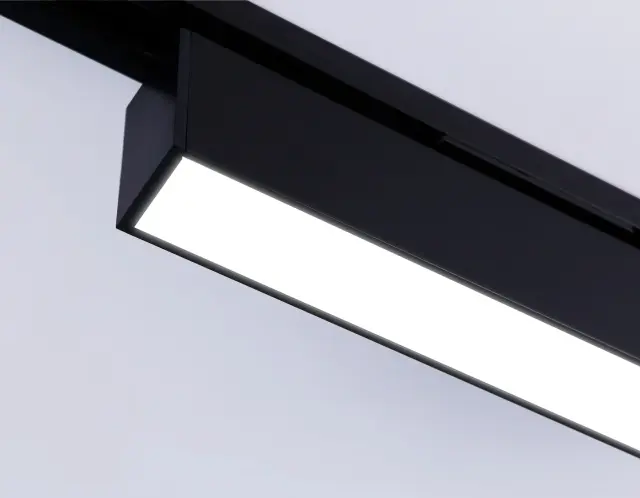 Трековый светильник Ambrella Light GL6767 — черный, ракурс 4