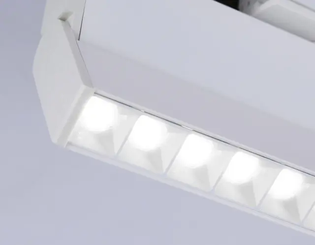 Трековый светильник Ambrella Light GL6816 — белый, ракурс 4