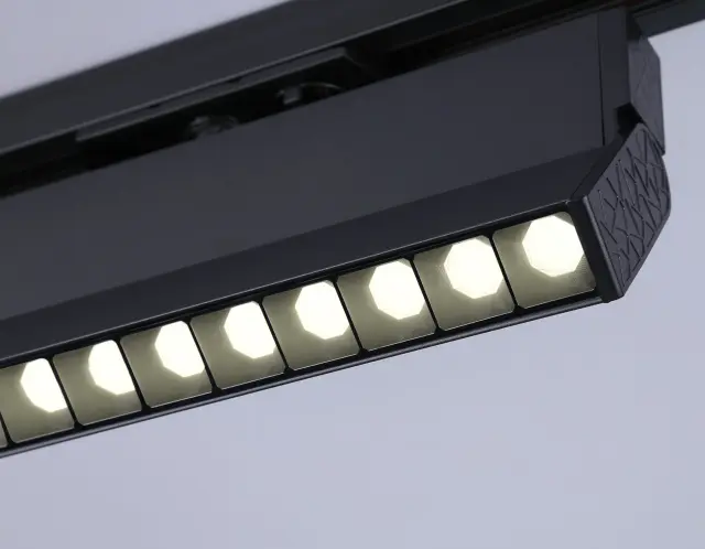 Трековый светильник Ambrella Light GL6817 — черный, ракурс 4