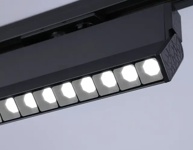 Трековый светильник Ambrella Light GL6819 — черный, ракурс 4