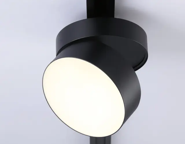 Трековый светильник Ambrella Light GL6877 — черный, ракурс 4