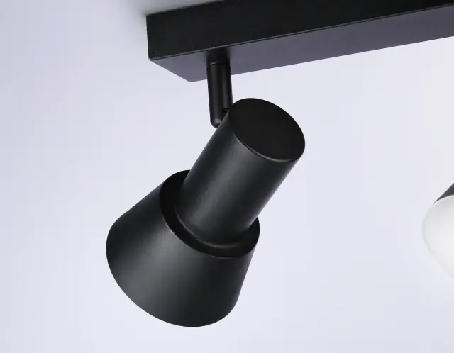Спот Ambrella Light TA13122 — черный, ракурс 2