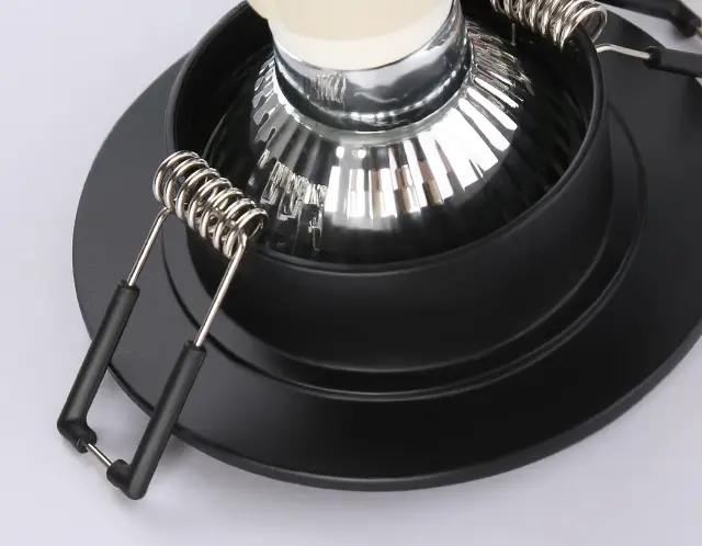 Точечный светильник Ambrella Light TN1151 — черный, ракурс 2