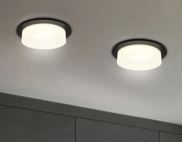 Точечный светильник Ambrella Light TN1312 — черный, ракурс 2