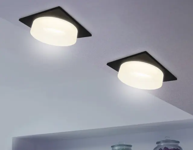 Точечный светильник Ambrella Light TN1316 — черный, ракурс 2