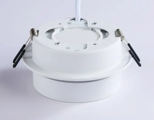 Точечный светильник Ambrella Light TN5212 — белый, ракурс 4