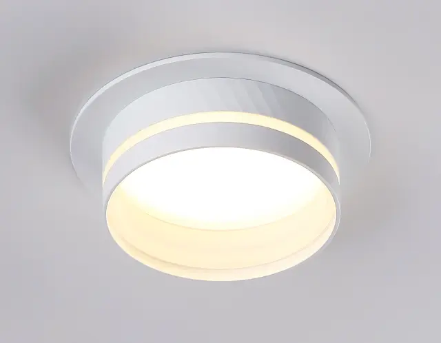 Точечный светильник Ambrella Light TN5218 — белый, ракурс 4