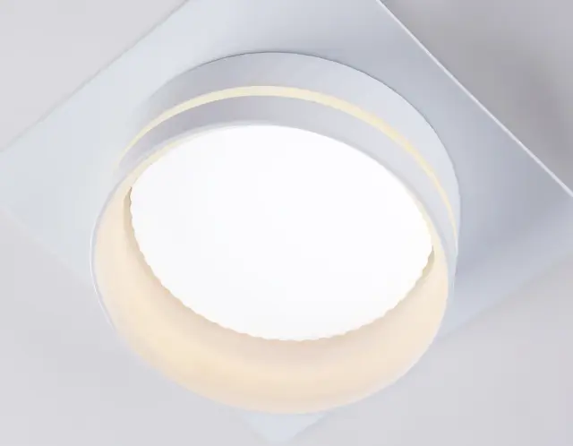 Точечный светильник Ambrella Light TN5221 — белый, ракурс 2