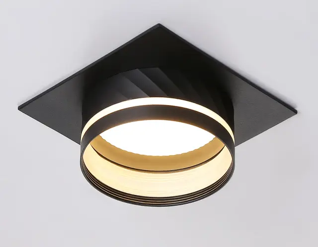 Точечный светильник Ambrella Light TN5222 — черный, ракурс 3