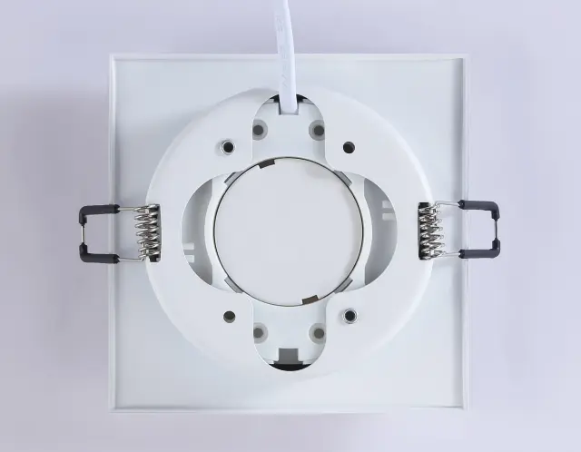 Точечный светильник Ambrella Light TN5229 — белый, ракурс 3