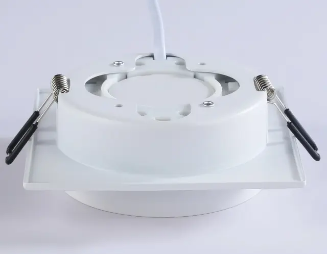 Точечный светильник Ambrella Light TN5229 — белый, ракурс 4