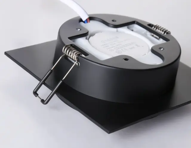 Точечный светильник Ambrella Light TN5231 — черный, ракурс 3