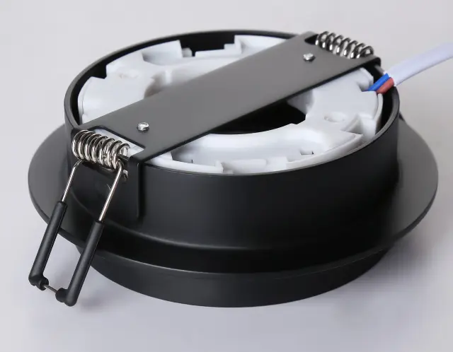 Точечный светильник Ambrella Light TN5241 — черный, ракурс 3