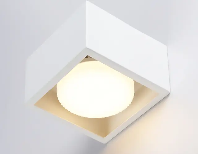 Точечный светильник Ambrella Light TN70825 — белый, ракурс 3