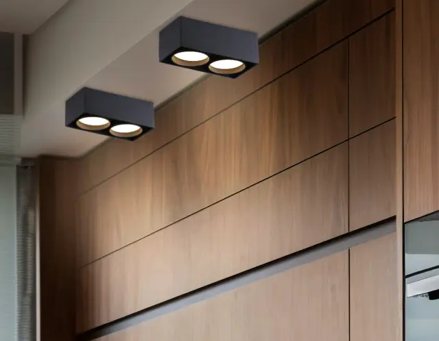 Точечный светильник Ambrella Light TN70875 — черный, ракурс 3