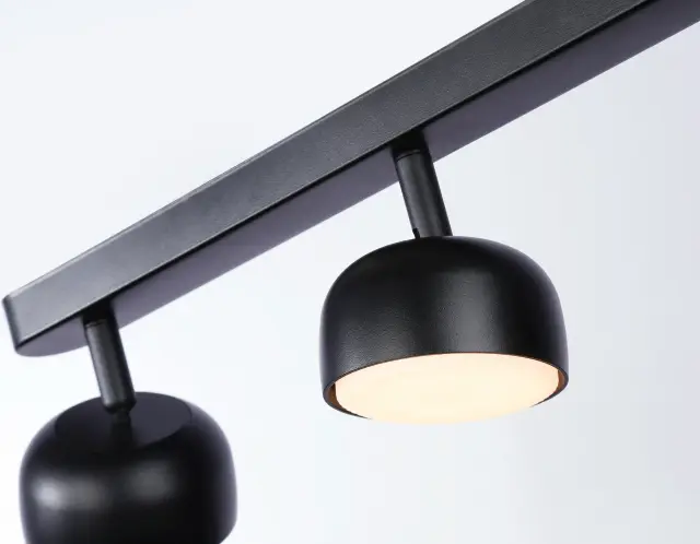 Спот Ambrella Light TN71018 — черный, ракурс 2