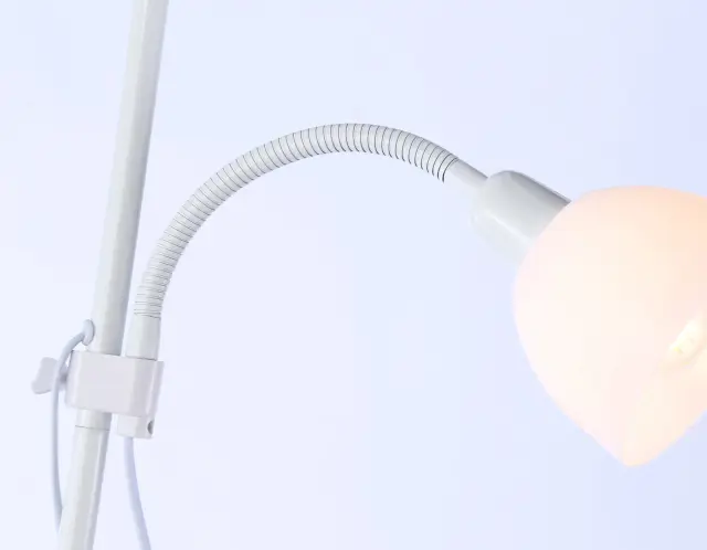 Торшер Ambrella Light TR97622 — белый, ракурс 2