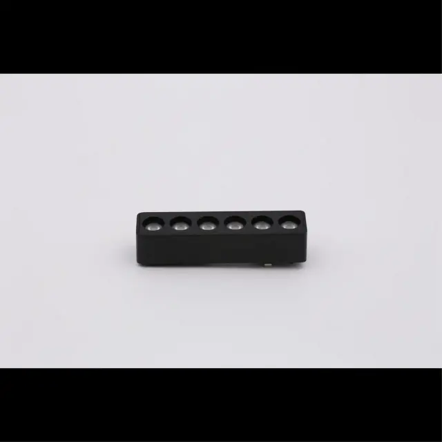 Светильник для трека Aployt APL.0100.00.06 MAGNETIC TRACK 48 — черный, ракурс 2