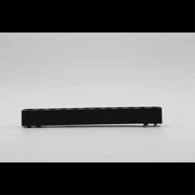 Светильник для трека Aployt APL.0100.00.12 MAGNETIC TRACK 48 — черный, ракурс 3