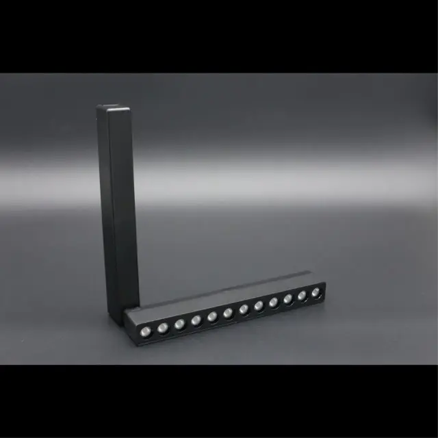Светильник для трека Aployt APL.0102.00.12 MAGNETIC TRACK 48 — черный, ракурс 12