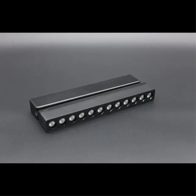 Светильник для трека Aployt APL.0102.00.12 MAGNETIC TRACK 48 — черный, ракурс 14