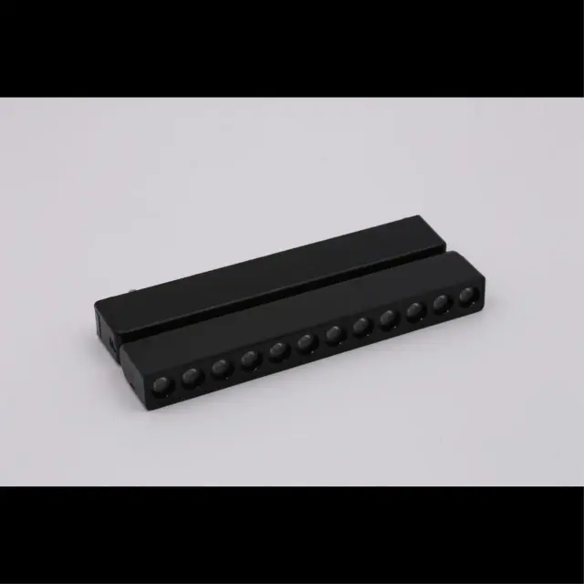Светильник для трека Aployt APL.0102.00.12 MAGNETIC TRACK 48 — черный, ракурс 2