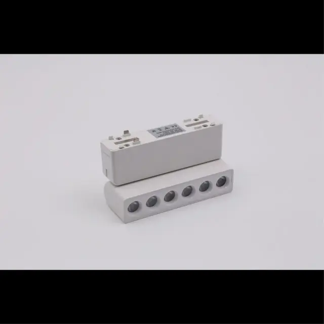 Светильник для трека Aployt APL.0102.10.06 MAGNETIC TRACK 48 — белый, ракурс 4