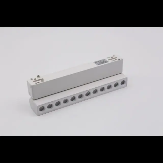 Светильник для трека Aployt APL.0102.10.12 MAGNETIC TRACK 48 — белый, ракурс 4