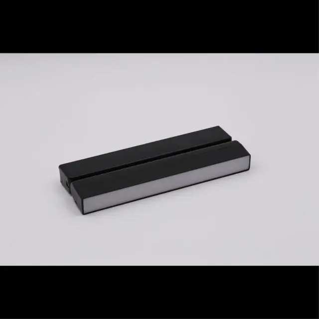 Светильник для трека Aployt APL.0103.00.10 MAGNETIC TRACK 48 — черный, ракурс 2