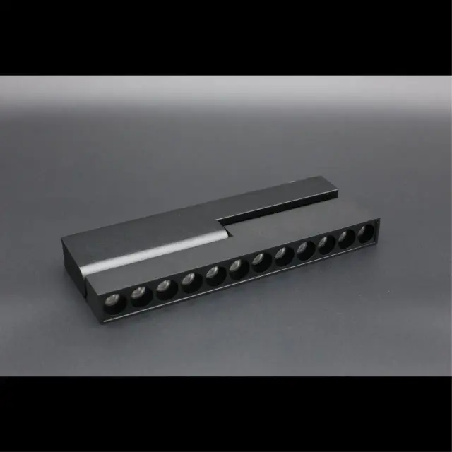 Светильник для трека Aployt APL.0104.00.20 MAGNETIC TRACK 48 — черный, ракурс 3