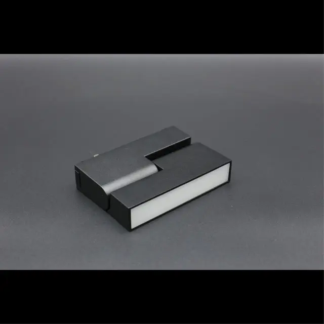 Светильник для трека Aployt APL.0105.00.10 MAGNETIC TRACK 48 — черный, ракурс 6