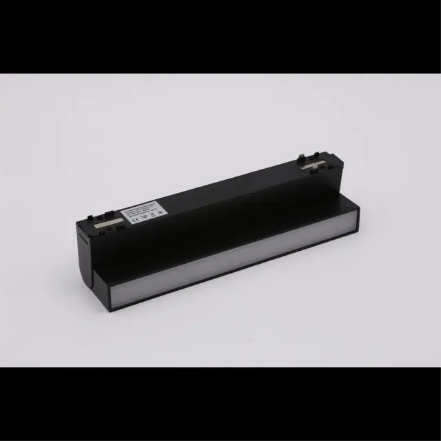 Светильник для трека Aployt APL.0105.00.20 MAGNETIC TRACK 48 — черный, ракурс 3