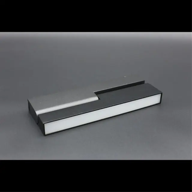Светильник для трека Aployt APL.0105.00.20 MAGNETIC TRACK 48 — черный, ракурс 8
