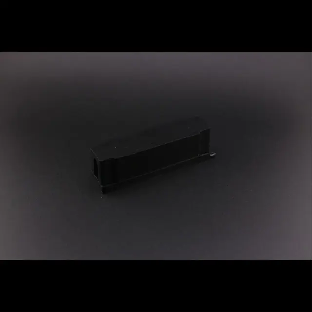 Заглушка для трека Aployt APL.0180.00.01 MAGNETIC TRACK 48 — черный, ракурс 5