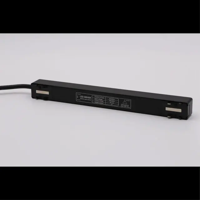 Трансформатор Aployt APL.0180.00.200 MAGNETIC TRACK 48 — черный, ракурс 2