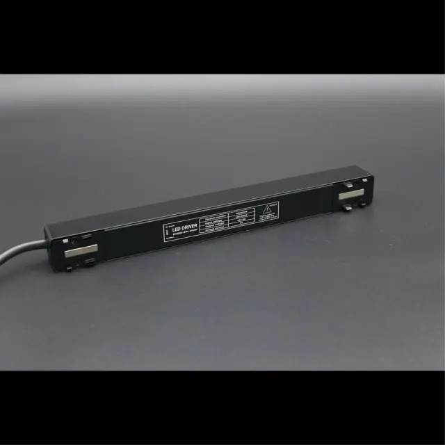 Трансформатор Aployt APL.0180.00.200 MAGNETIC TRACK 48 — черный, ракурс 4