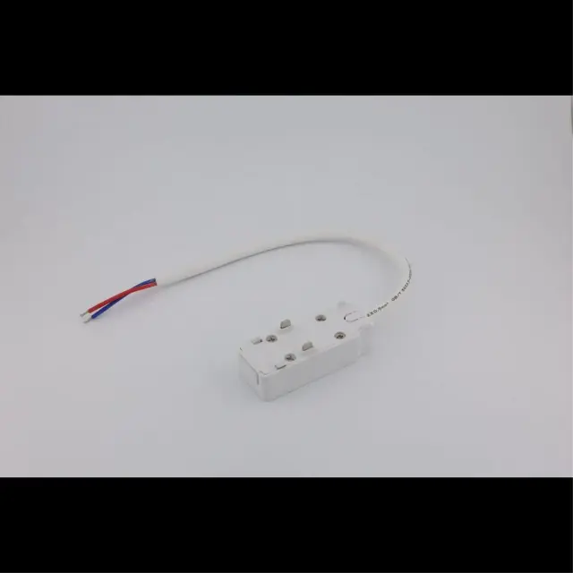 Ввод питания Aployt APL.0180.10.02 MAGNETIC TRACK 48 — белый, ракурс 5