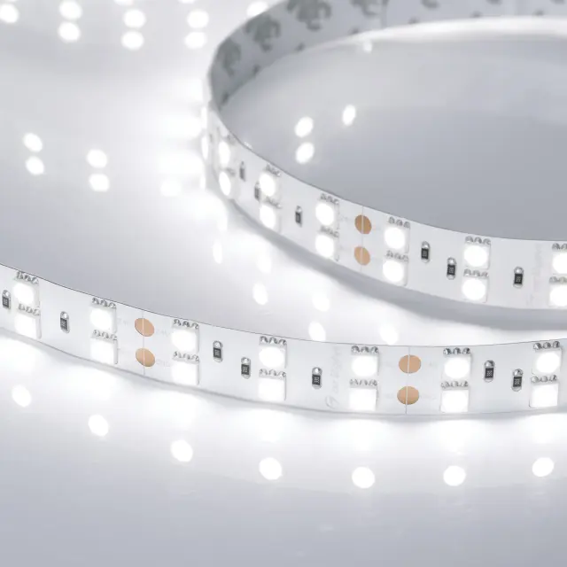Светодиодная лента RT 2-5000 24V White6000 2x2 (5060, 600 LED, LUX), ракурс 3