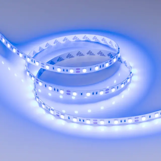 Светодиодная лента RT-B60-10mm 12V Blue (14.4 W/m, IP20, 5060, 5m), ракурс 2