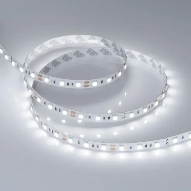 Светодиодная лента RT-B60-10mm 12V White6000 (14.4 W/m, IP20, 5060, 5m), ракурс 2