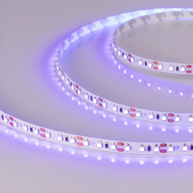 Светодиодная лента RT-A120-8mm 12V UV400 (9.6 W/m, IP20, 2835, 5m), ракурс 2