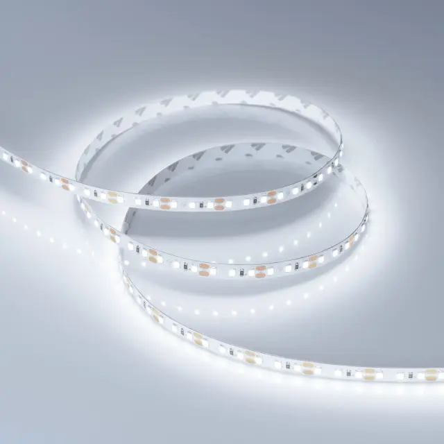 Светодиодная лента RT-A120-8mm 12V Cool 8K (9.6 W/m, IP20, 2835, 5m), ракурс 3