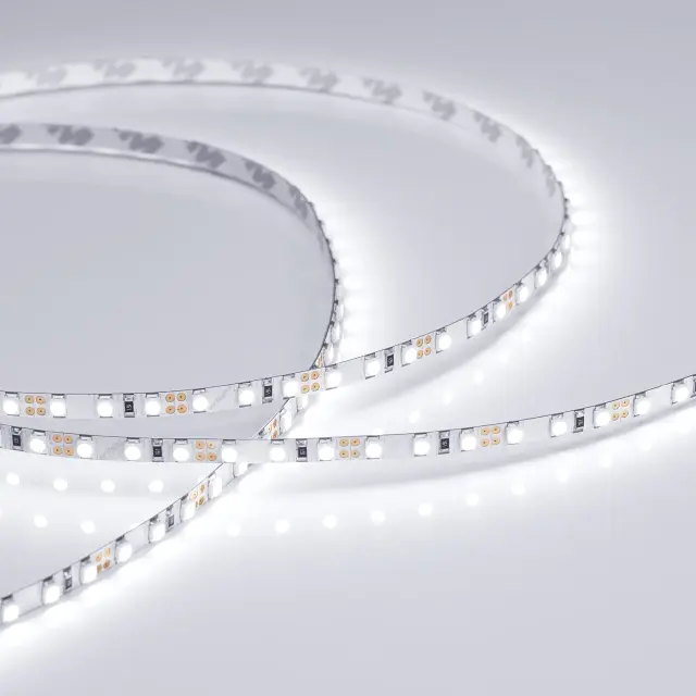 Светодиодная лента RT-A120-5mm 12V White6000 (9.6 W/m, IP20, 2835, 5m), ракурс 2
